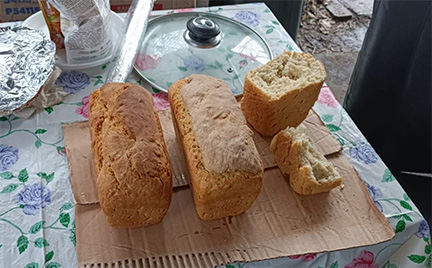Хлеб, испеченный бойцами в «Роснар» ХБ-10 (хлебопечь блиндажная).
