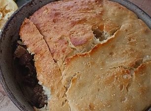 Пирог, испеченный бойцами в хлебопечи блиндажной «Роснар» ХБ-10.